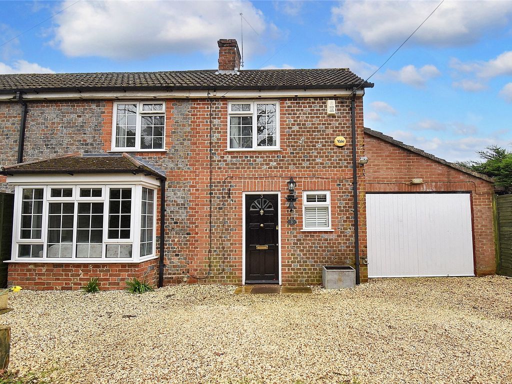 3 bed end terrace house for sale in Ball Hill, Newbury, Hampshire RG20