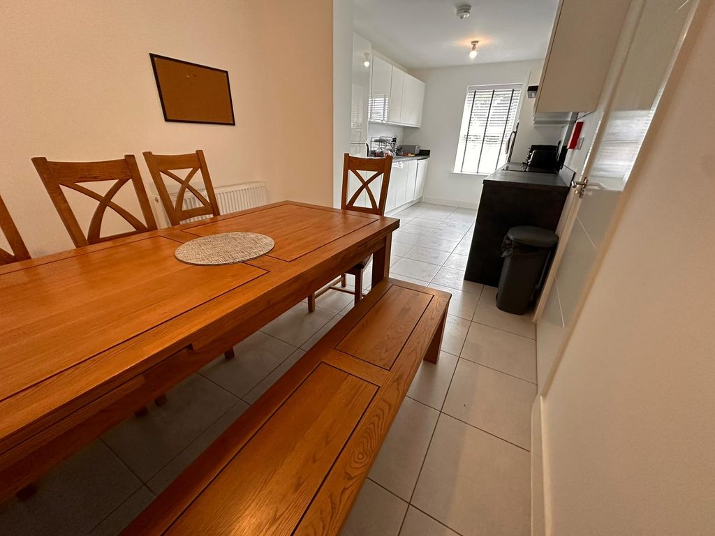 4 bed semidetached house to rent in Tulip Grove, Seacroft, Leeds LS14