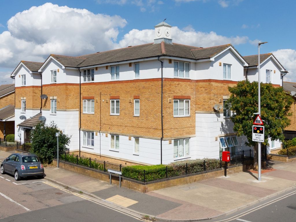 2 bed flat to rent in Windsor Road, Gillingham ME7 Zoopla