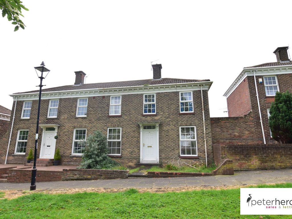 3 bed semidetached house for sale in Aboyne Square, Farringdon