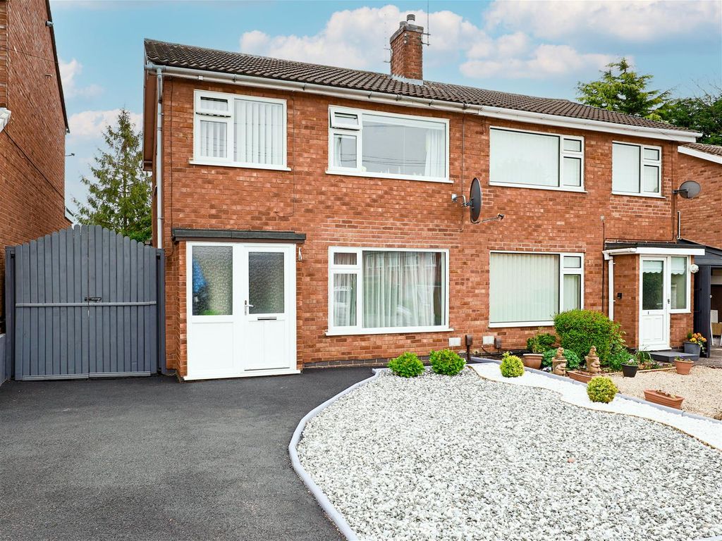 3 bed semidetached house for sale in Bearsden Crescent, Hinckley LE10