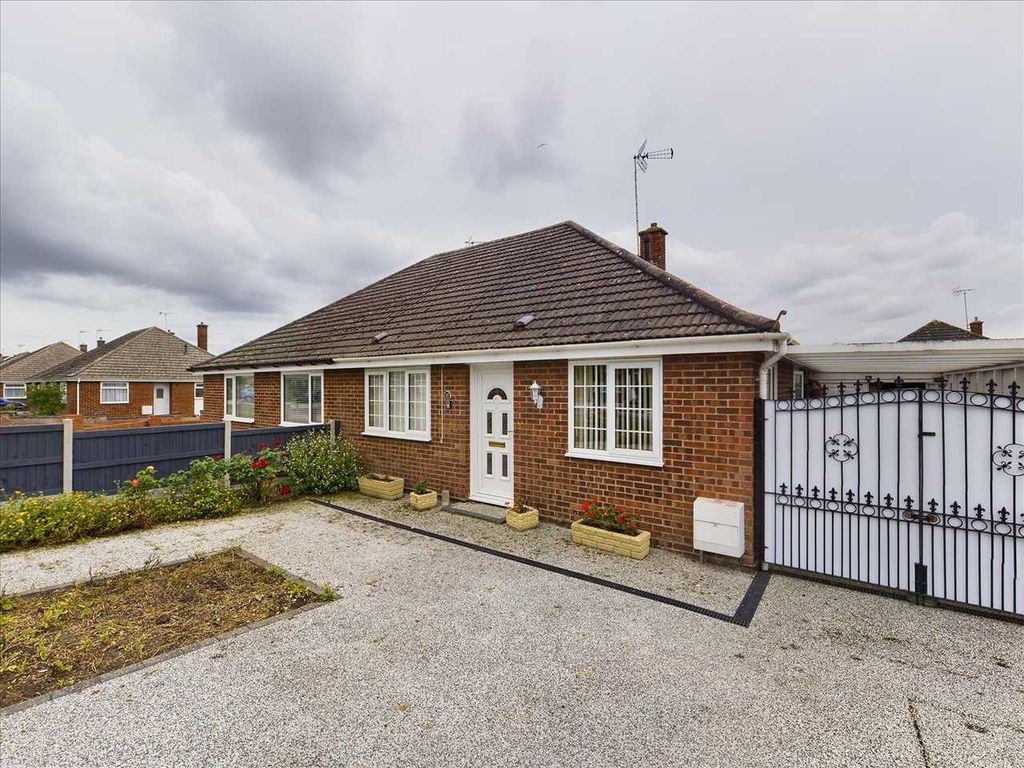 2 bed bungalow for sale in Sandown Road, Ipswich IP1 Zoopla