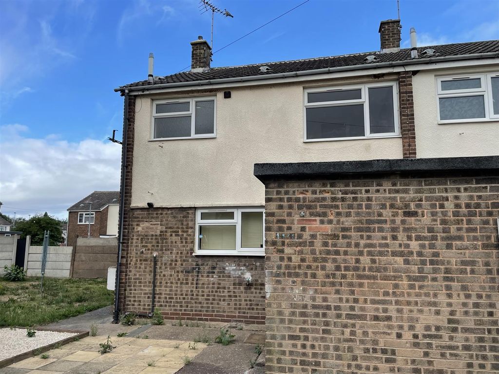 3 bed end terrace house for sale in Ferndale Close, New Ollerton