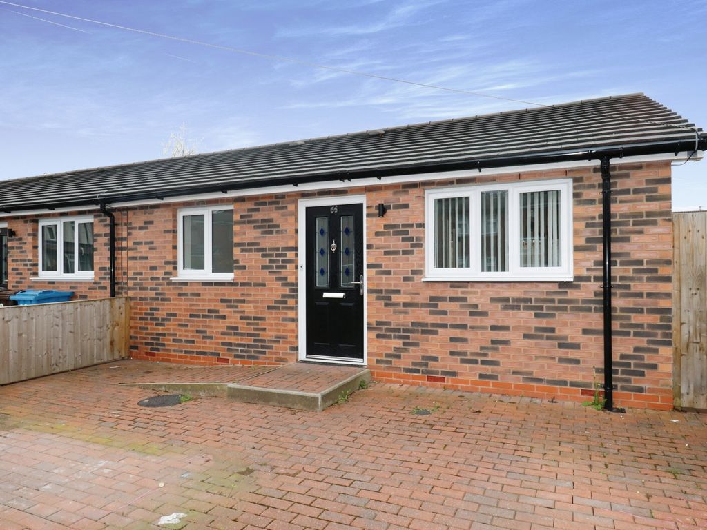 2 bed bungalow to rent in Limeside Road, Oldham, Lancashire OL8 Zoopla
