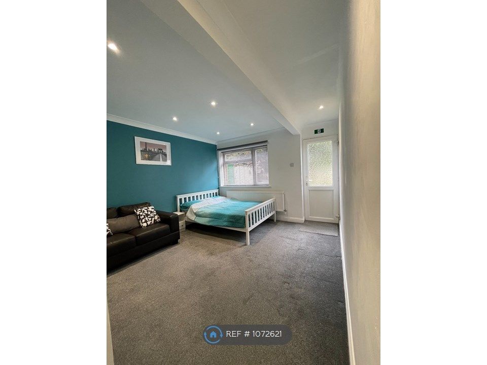 Studio to rent in Chertsey Close, Luton LU2 Zoopla