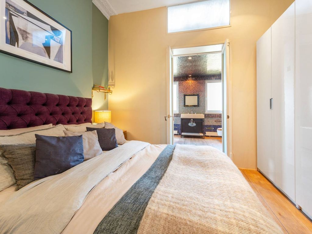 Royal Crescent, Holland Park, London W11