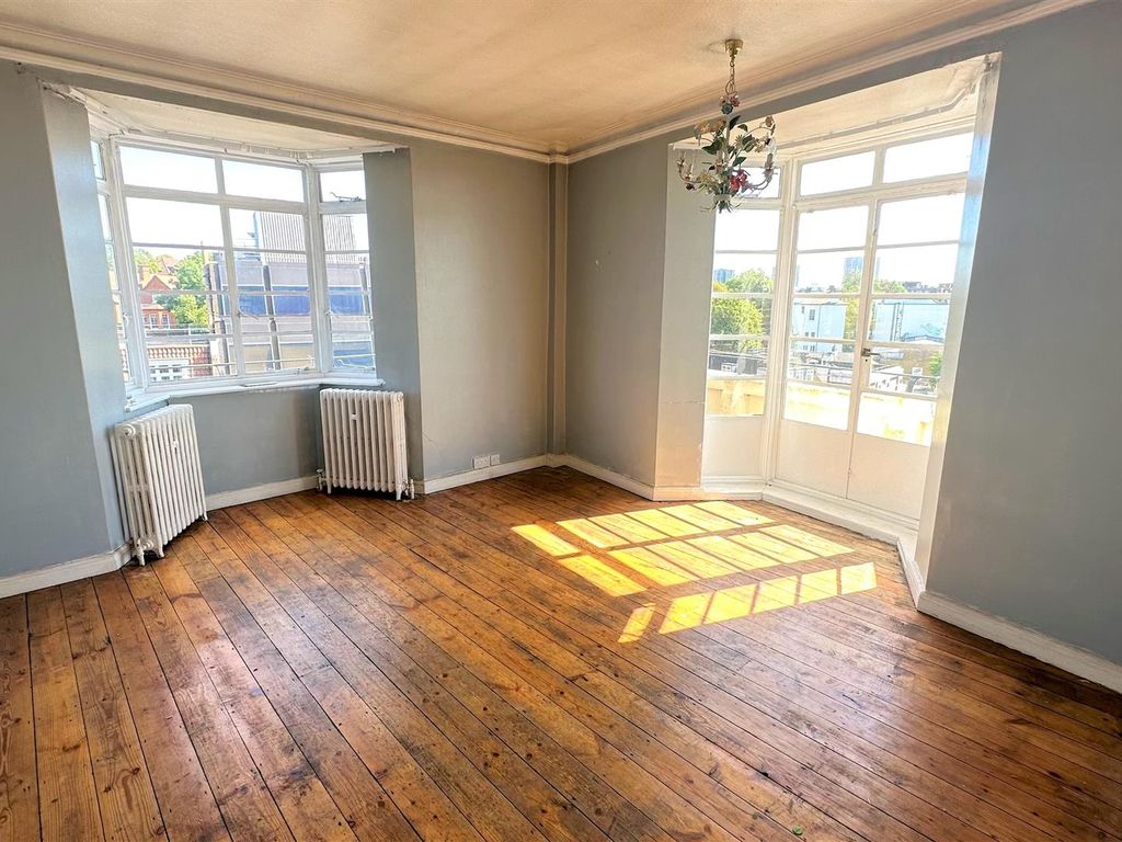 3 bed flat for sale in Finchley Road, London NW3, £750,000 Zoopla