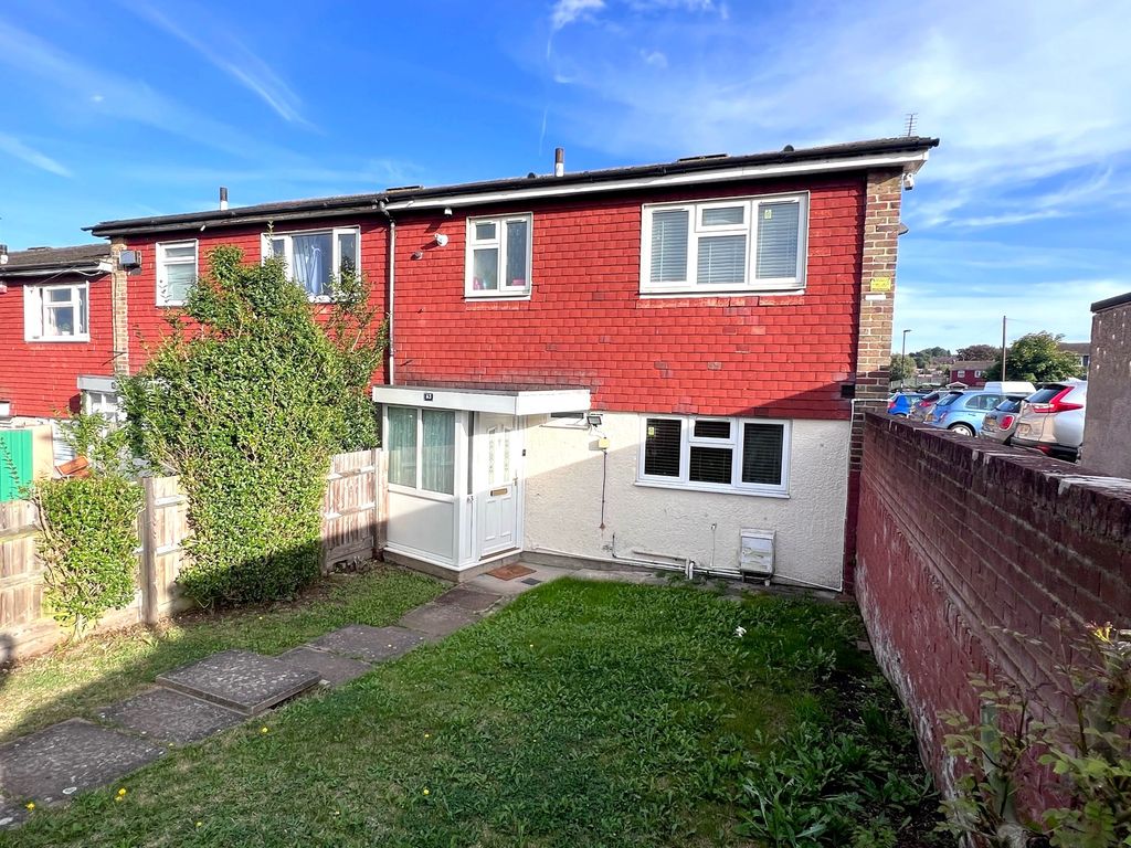 2 bed end terrace house to rent in The Lindens, New Addington, Croydon