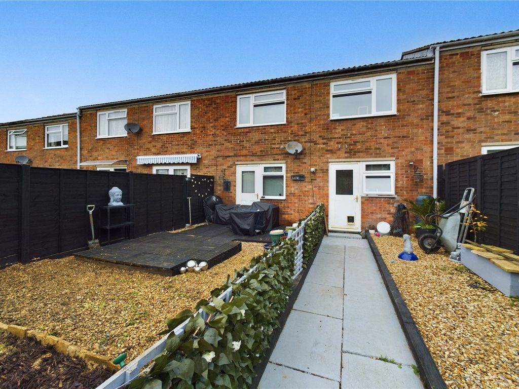 3 bed terraced house for sale in Kingston Close, Huntingdon