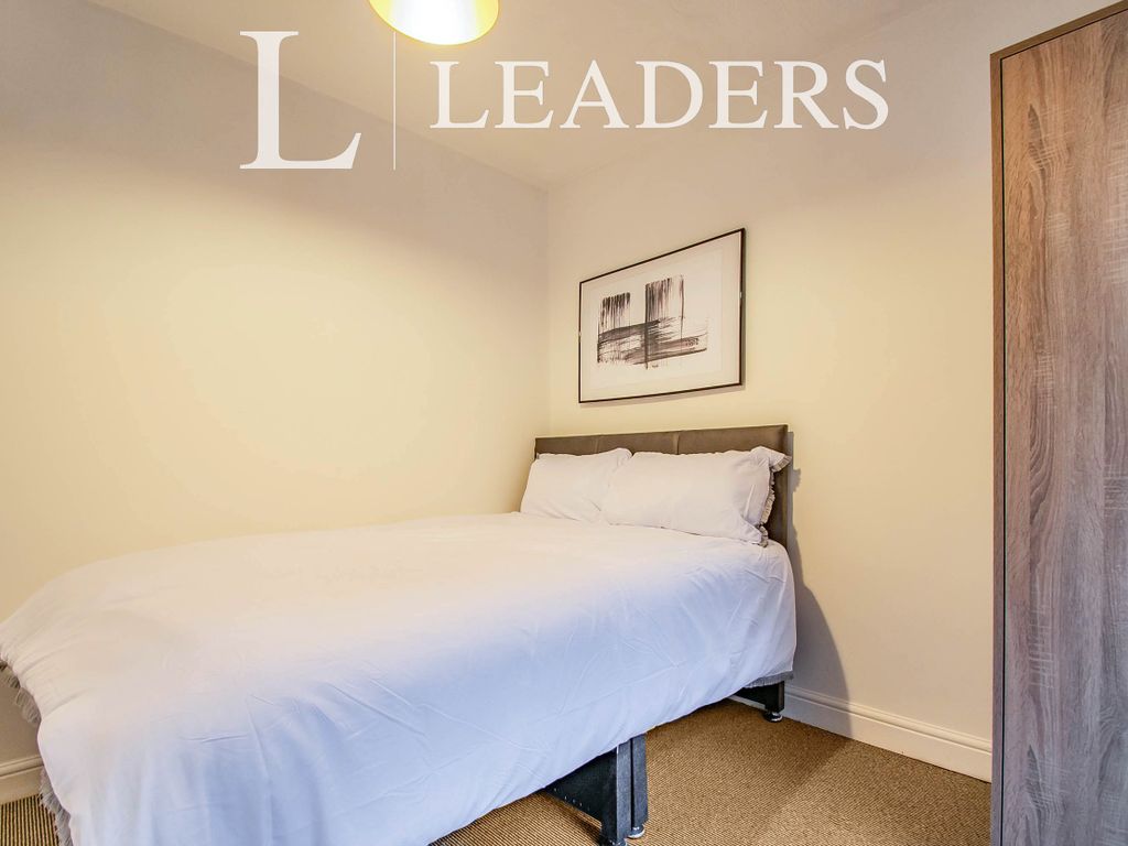 Room to rent in Bury Road, Bolton BL2, £600 pcm Zoopla