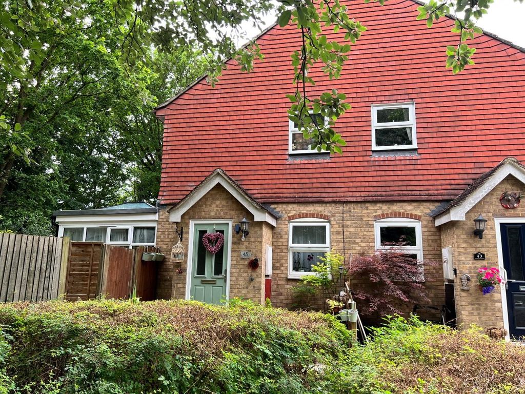 1 bed terraced house to rent in Viscount Gardens, Byfleet, West Byfleet KT14 Zoopla