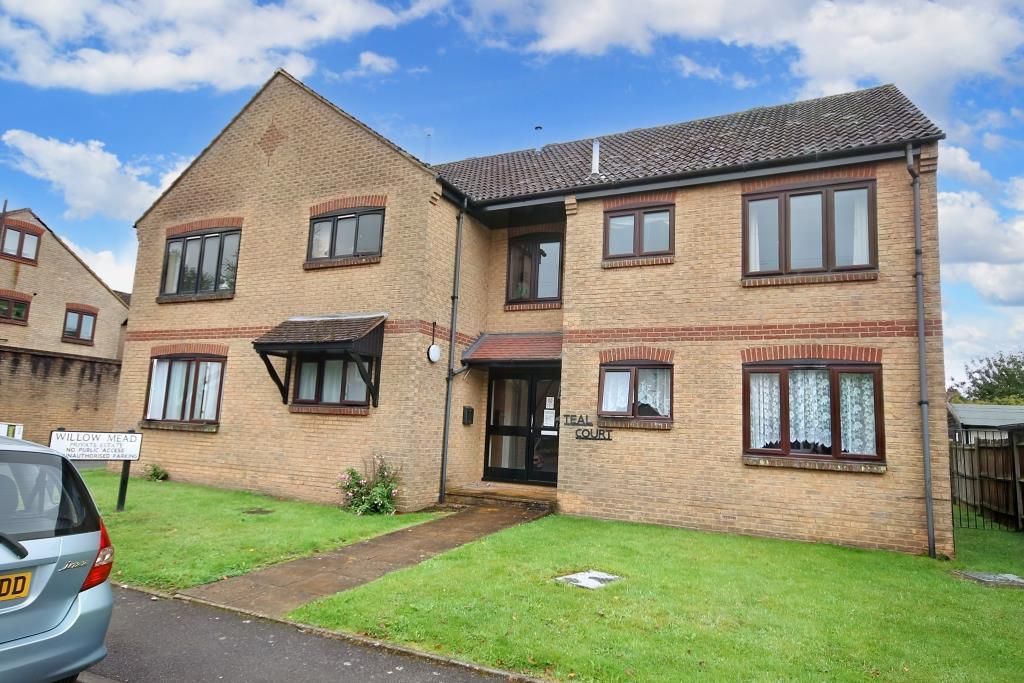 1 bed flat for sale in Willowmead, Dorking RH4, £210,000 Zoopla