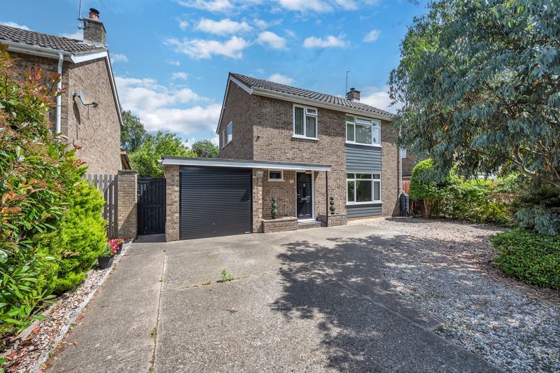3 bed detached house for sale in Pound Meadow, Fornham All Saints, Bury