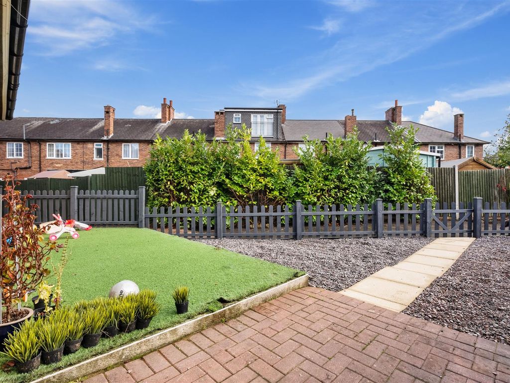 2 bed property for sale in Buckfast Road, Morden SM4 Zoopla