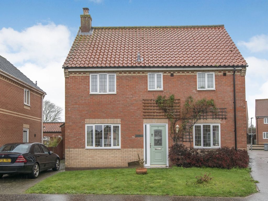 3 bed detached house for sale in Crown Meadow, Reepham, Norwich NR10