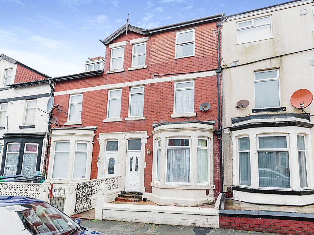 8 bed terraced house for sale in Westmorland Avenue, Blackpool FY1 Zoopla