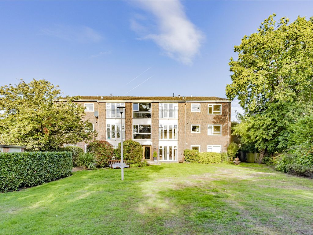Oatlands Drive, Weybridge, Surrey KT13  