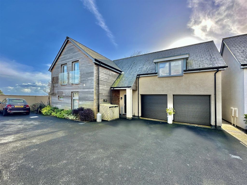 4 bed detached house for sale in Heritage Way, Brixham TQ5, £675,000