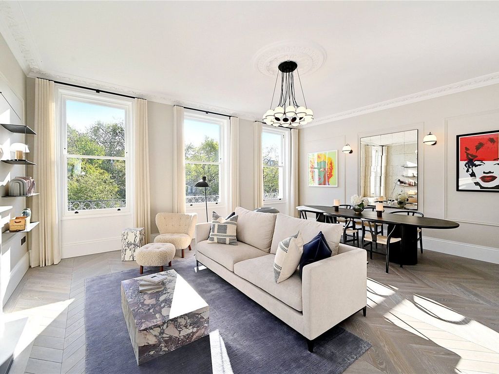 2 bed flat for sale in Redcliffe Square, The Boltons SW10, £2,195,000