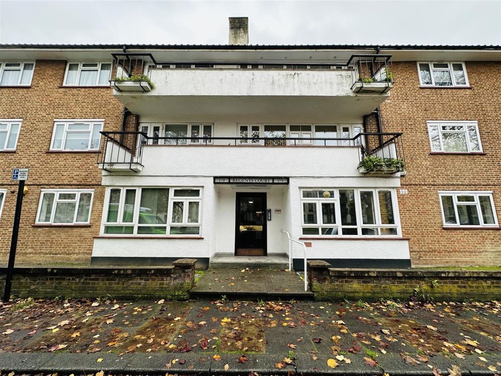 2 bed flat for sale in Regents Court, Stonegrove, Edgware, Middlesex