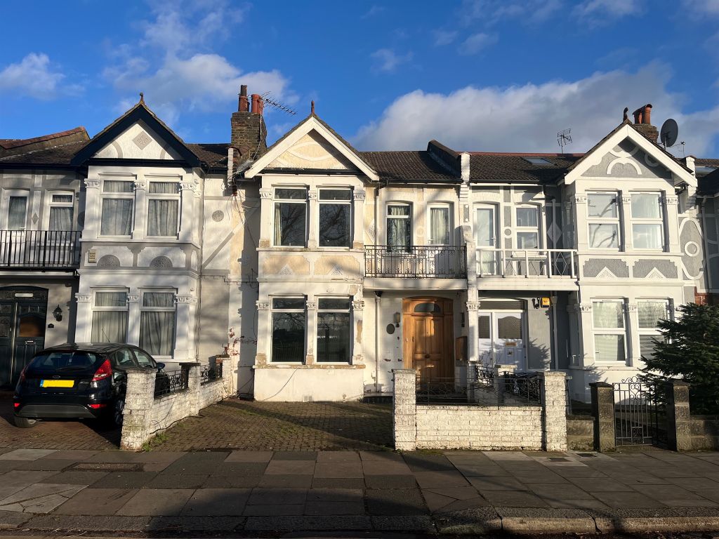 3 bed semidetached house for sale in Eastfields Road, London W3, £
