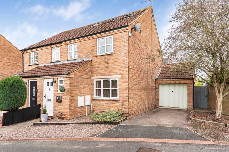 4 bed semidetached house for sale in St. Annes Court, Didcot OX11, £