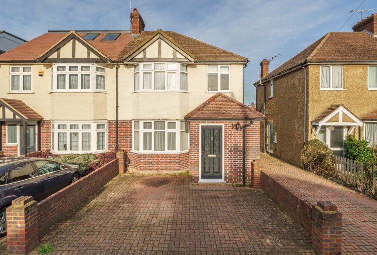 3 bed semidetached house for sale in Holly Avenue, New Haw, Addlestone, Surrey KT15 Zoopla