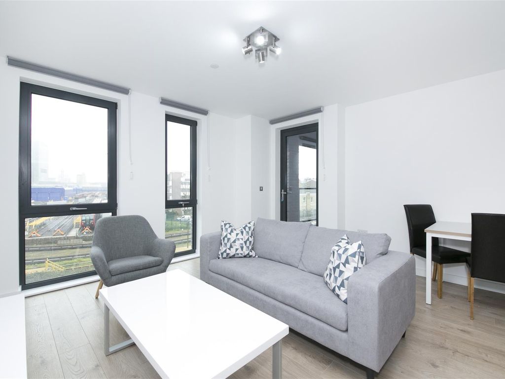 1 bed flat to rent in 12 Williamsburg Plaza, London E14, £2,145 pcm