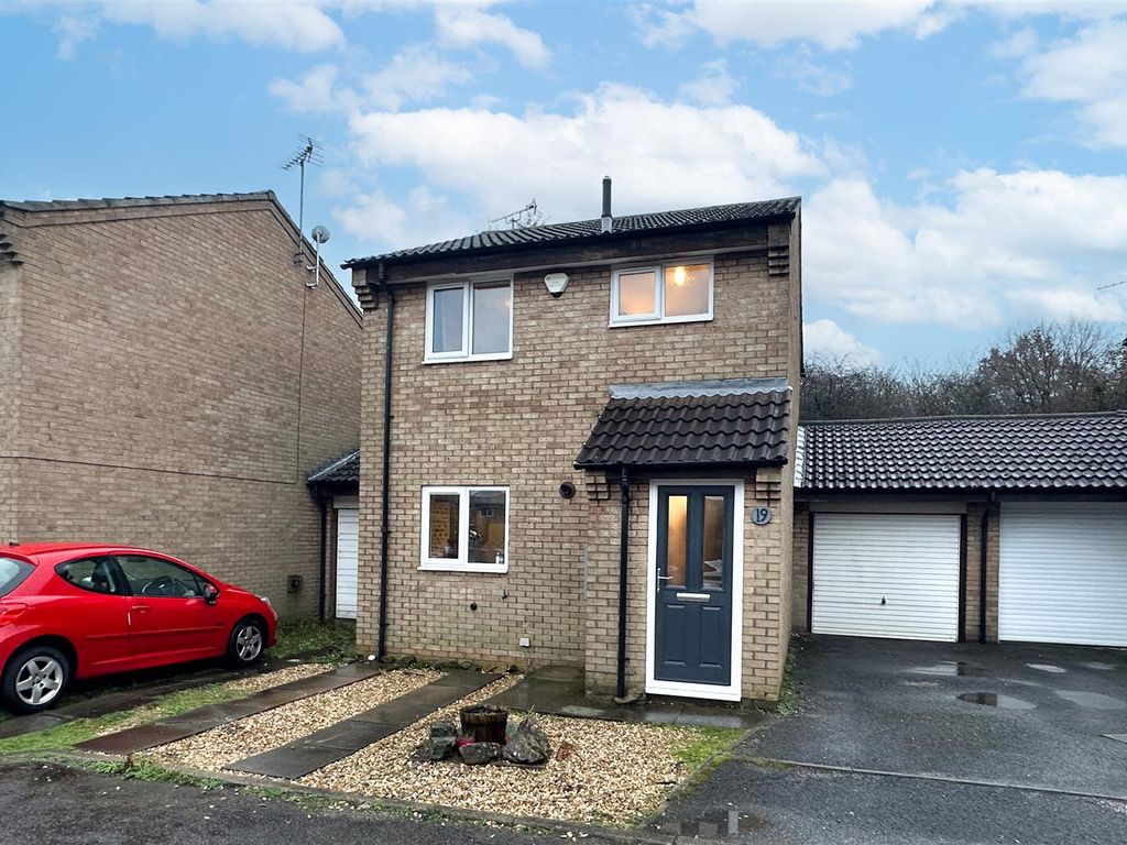 3 bed linkdetached house for sale in Grampian Way, Long Eaton