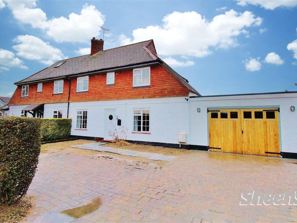 5 bed semidetached house for sale in Crow Lane, Weeley, ClactonOnSea