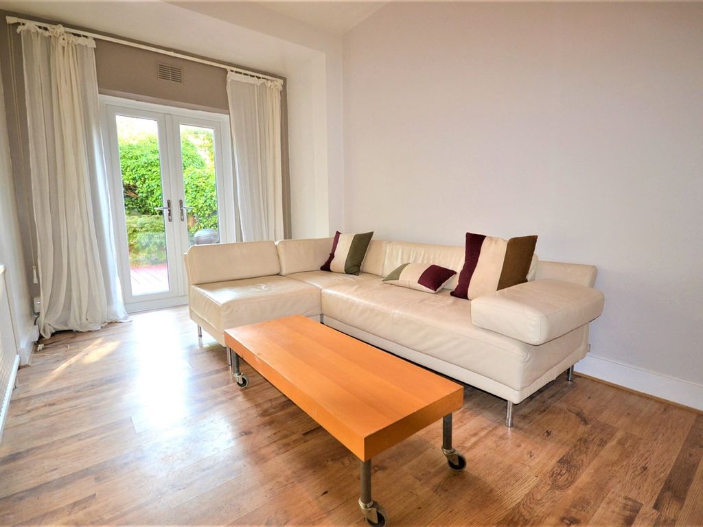 1 bed flat to rent in St James Avenue, Ealing, London W13, £1,600 pcm