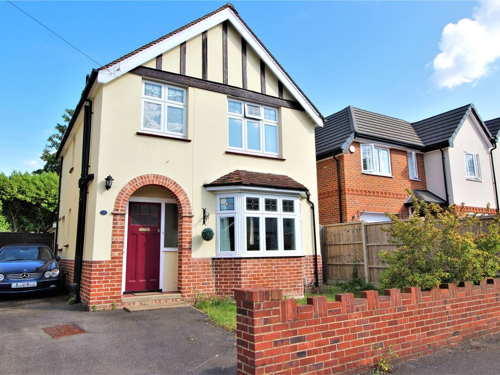 3 bed detached house for sale in Clarence Road, Fleet GU51, £500,000