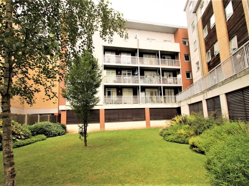 2 bed flat for sale in Kingfisher Meadow, Maidstone ME16, £190,000 Zoopla