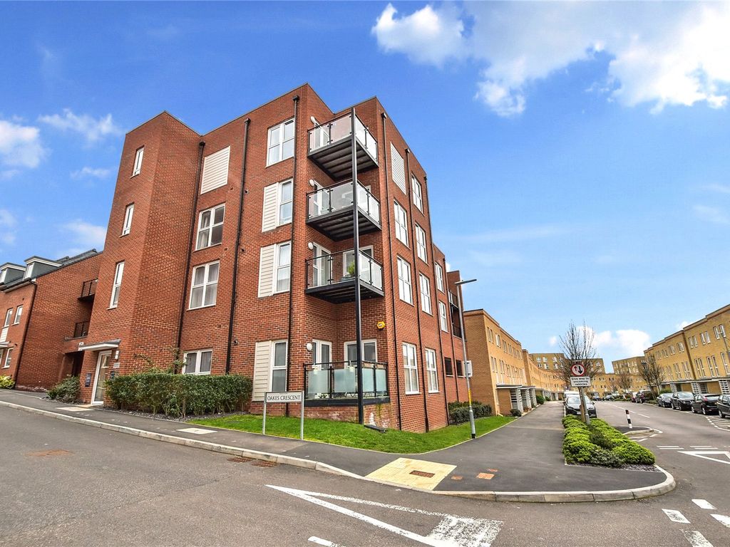 2 bed flat for sale in Oakes Crescent, Phoenix Quarter, Dartford, Kent