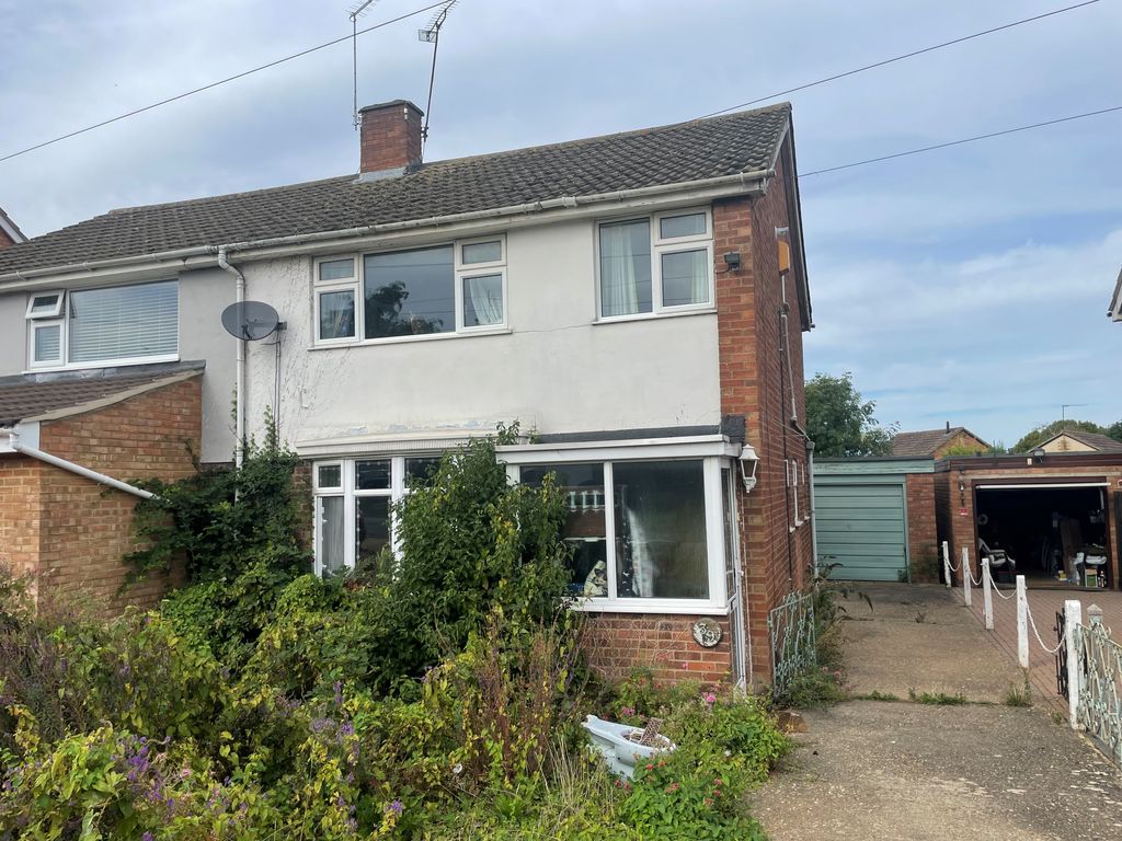 3 bed semidetached house for sale in Whitefield Road, Duston