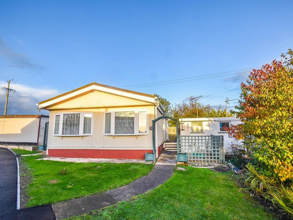 1 bed mobile/park home for sale in Berkeley Vale Park, Berkeley GL13, £