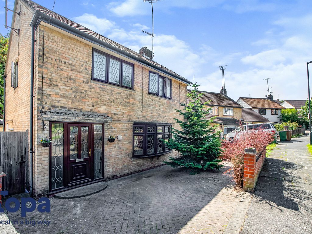 4 bed semidetached house for sale in Broadoak Road, Erith DA8, £
