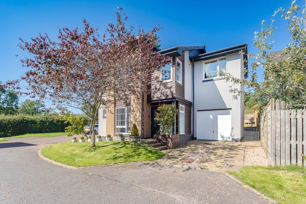 4 bed detached house for sale in Broadwood View, Auchterarder PH3, £