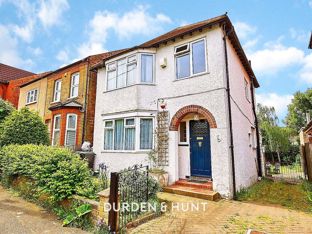 3 bed detached house for sale in Turpins Lane, Woodford Green IG8 Zoopla