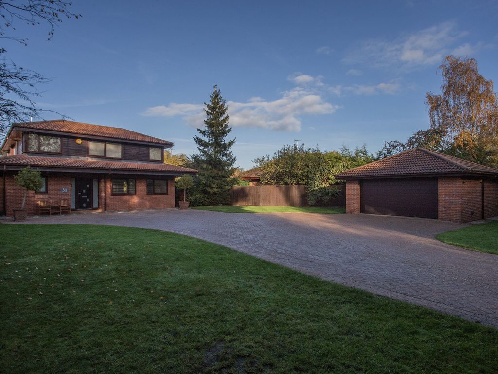 4 bed detached house for sale in Thorpe Meadows, Peterborough PE3, £