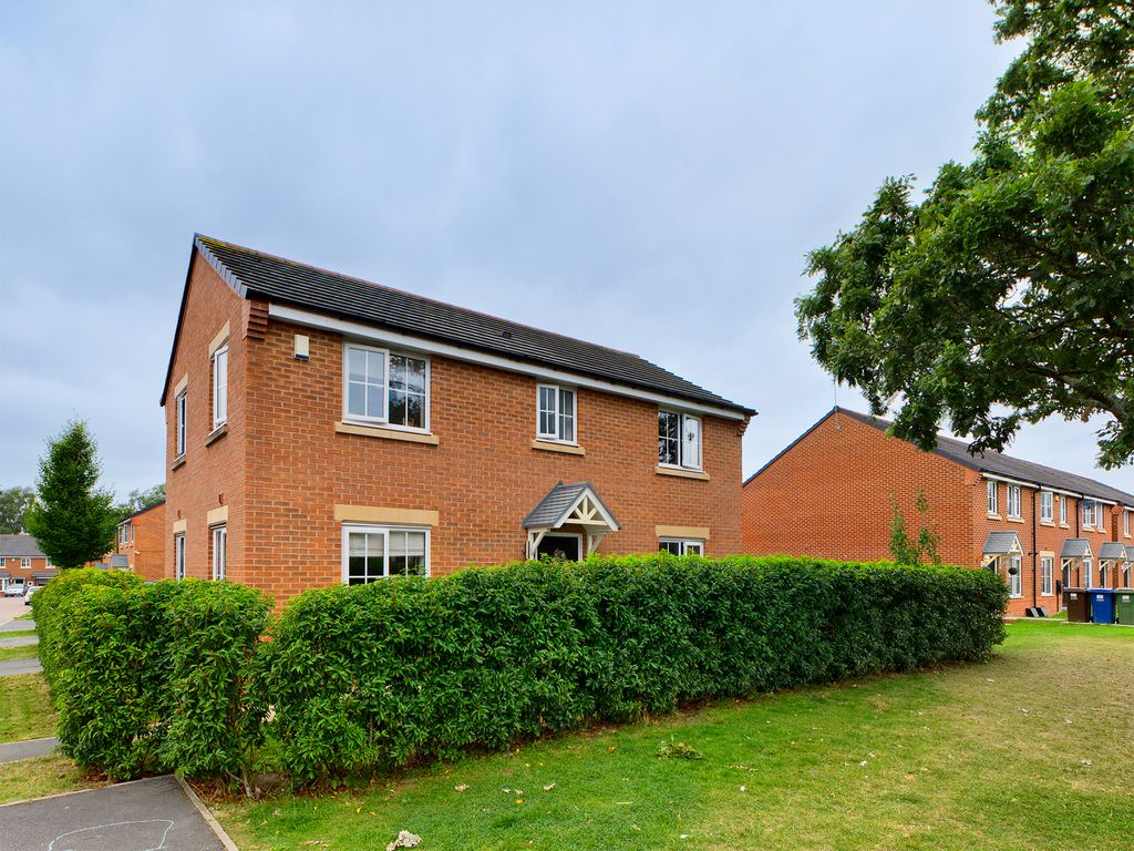 4 bed detached house for sale in Leighfield Close, ClaytonLeWoods