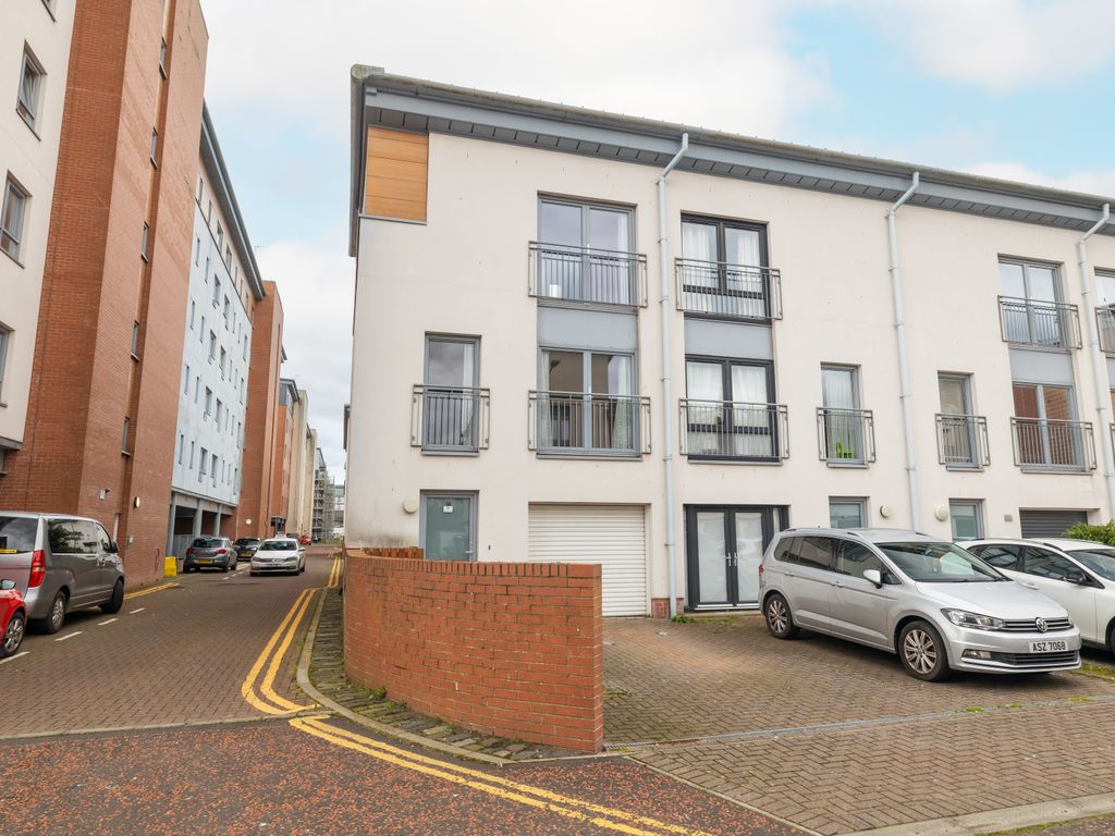 4 bed town house for sale in Thorter Row, Dundee DD1, £265,000 Zoopla