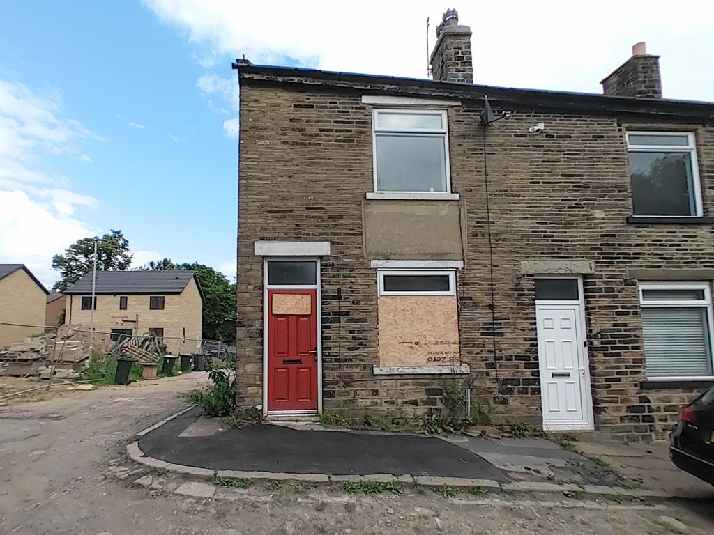 2 bed end terrace house for sale in Ashmount, Clayton, Bradford BD14
