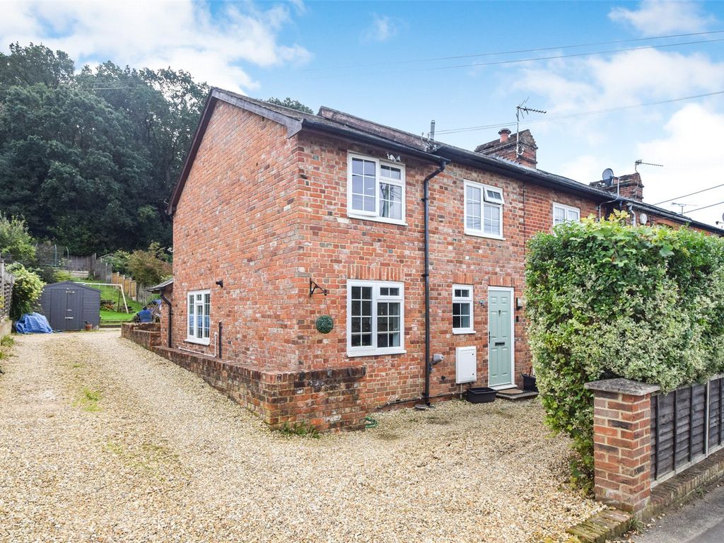 3 bed end terrace house for sale in Gibletts Folly, High Street, Little