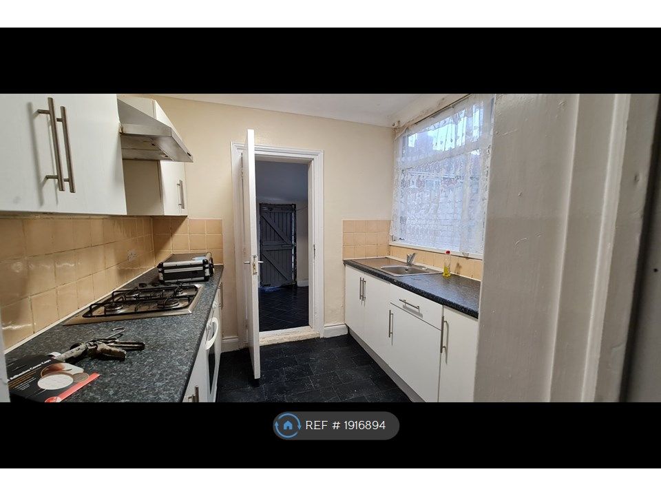 2 bed terraced house to rent in Kildare Street, Middlesbrough TS1, £650