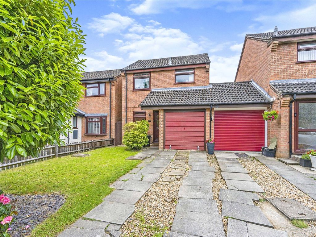 3 bed linkdetached house for sale in Galsworthy Road, West Totton, Southampton, Hampshire SO40