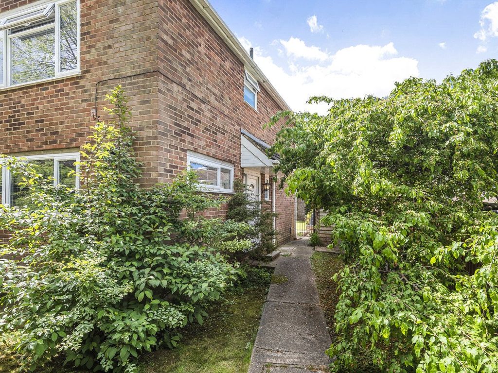3 bed end terrace house for sale in Appleton Fields, Stortford