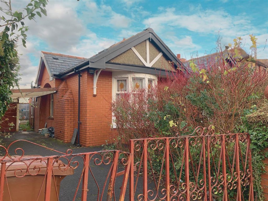 2 bed detached bungalow for sale in Burnley Road, Blackburn BB1, £