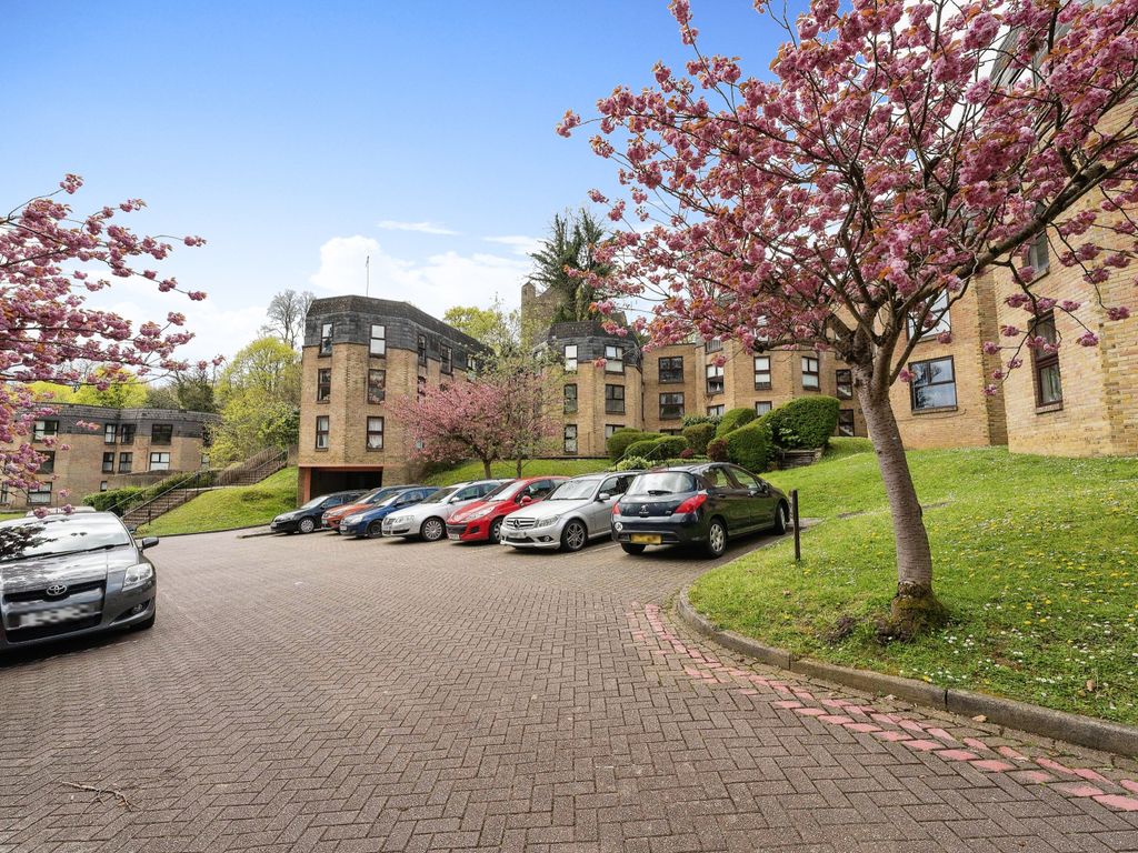 2 bed flat for sale in Chapel Fields, Godalming GU7 Zoopla