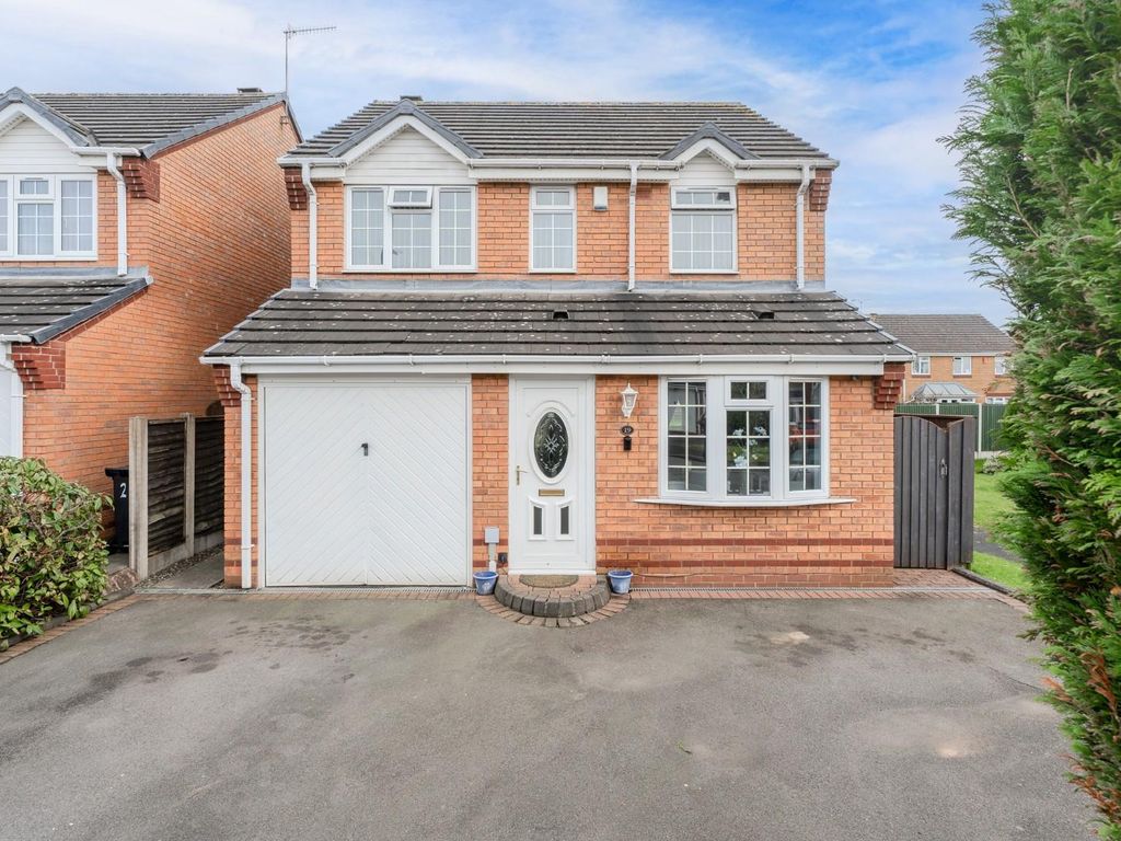 3 bed detached house for sale in Greyfriars Close, Dudley DY1, £325,000